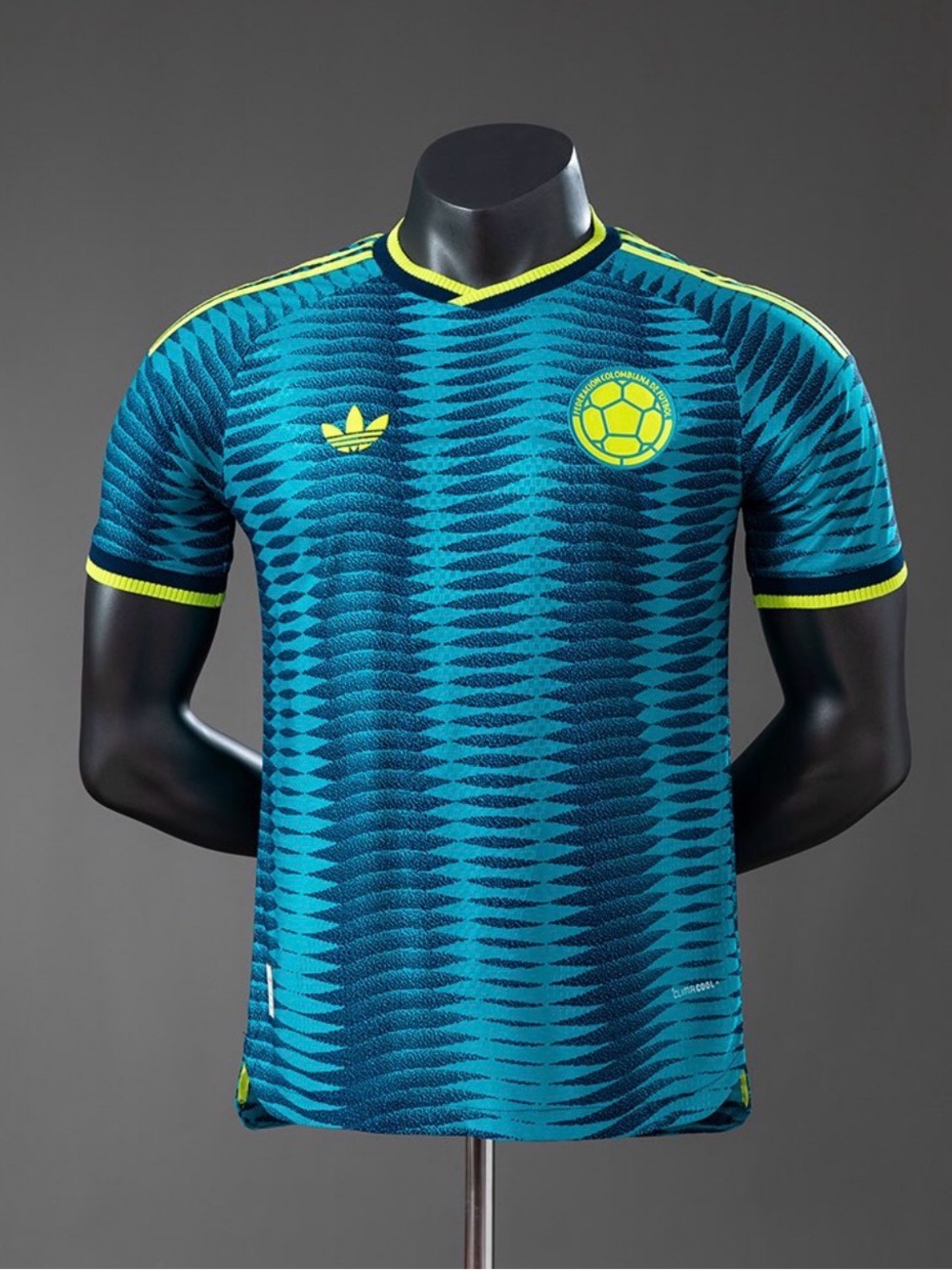 COLOMBIA SOCCER JERSEY BLUE 2026 - Picture 6 of 10